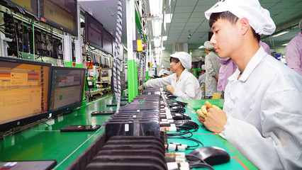 走進(jìn)小米富士康工廠 探秘小米9從無(wú)到有的整個(gè)過(guò)程
